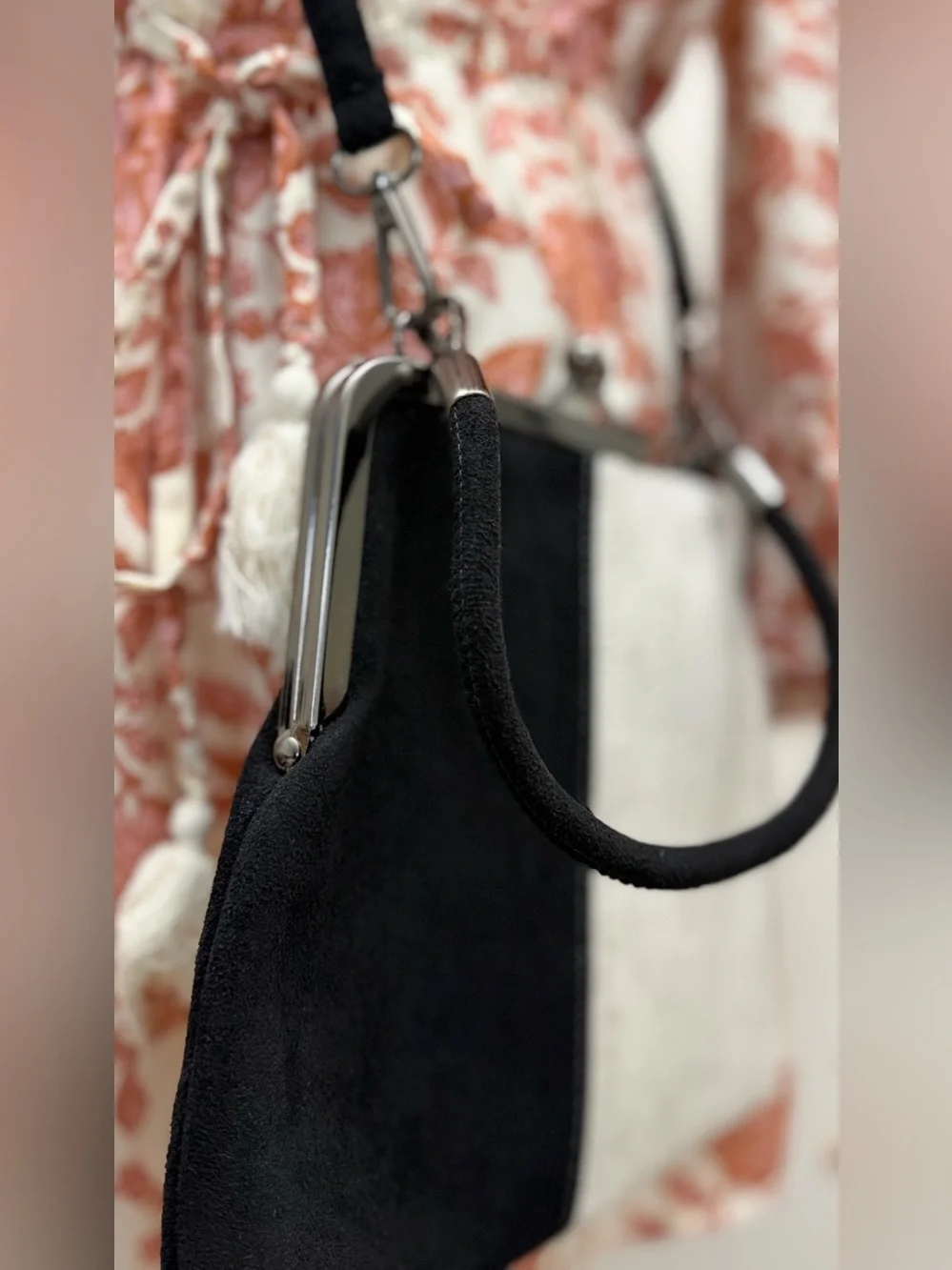 New Black & White Faux Suede Kiss Lock Crossbody Handbag Purse